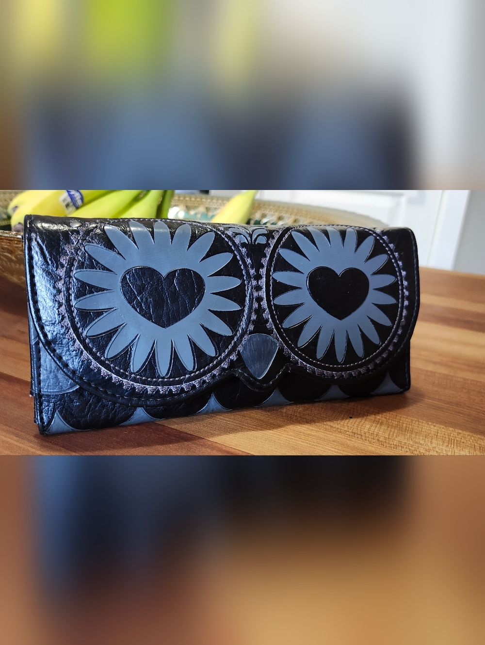 Loungefly,  Owl with Heart Eyes Accent Clutch Wallet.